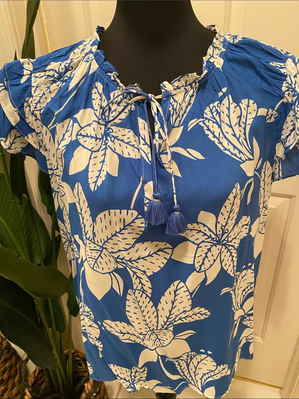 Rose & Olive Blue and White Floral Tie-Front Blouse - Picture 3 of 9